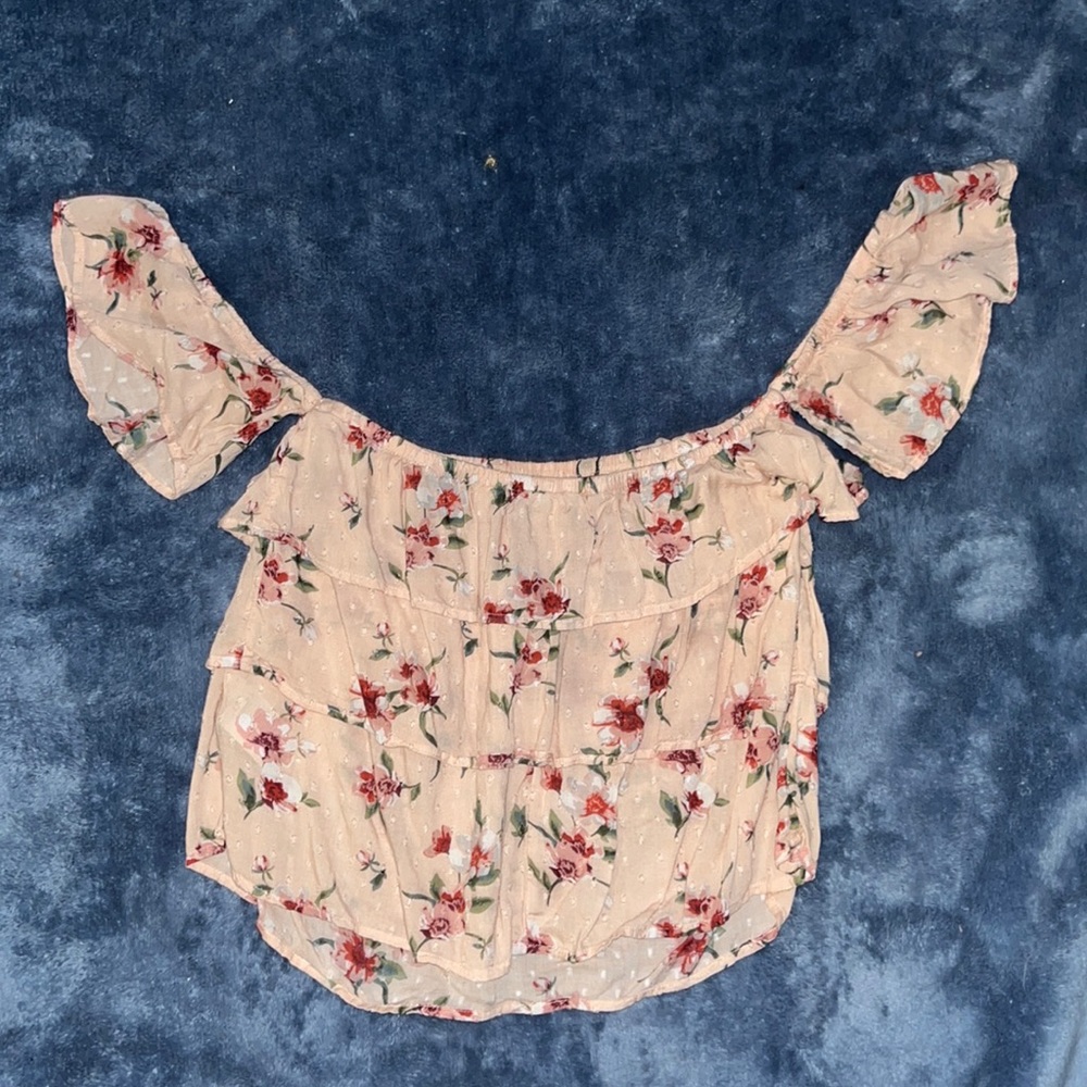 American eagle, off the shoulder flowy top